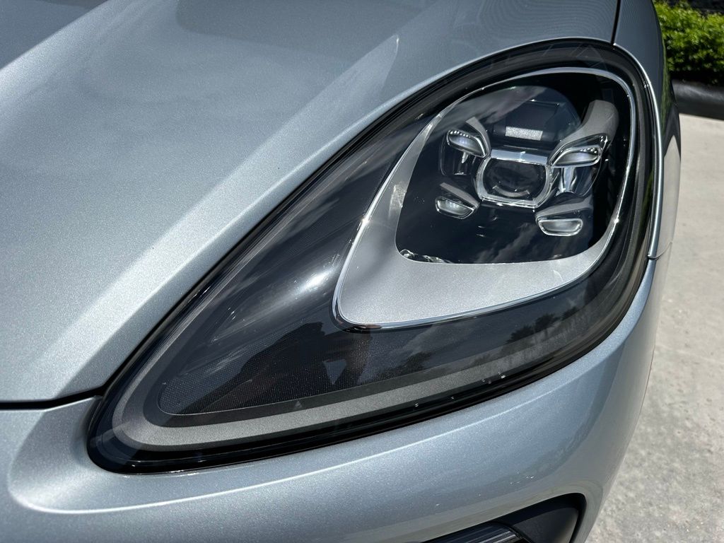 Thumbnail: 2023 Porsche  - 13