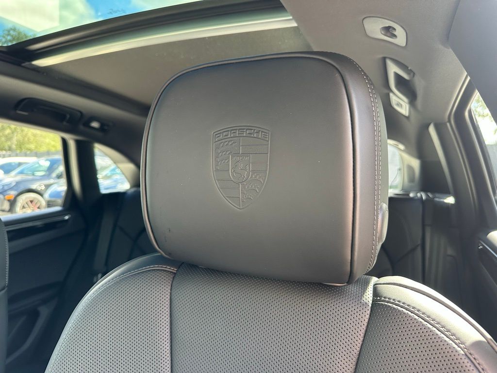 Thumbnail: 2026 Porsche Macan - 22