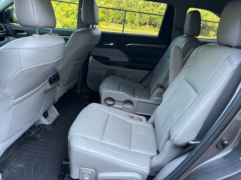 2019 Toyota Highlander Limited 13
