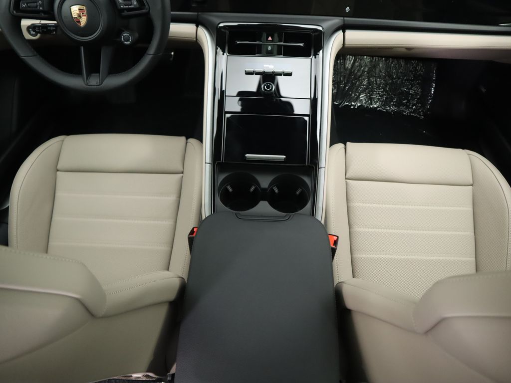Thumbnail: 2025 Porsche Panamera - 20