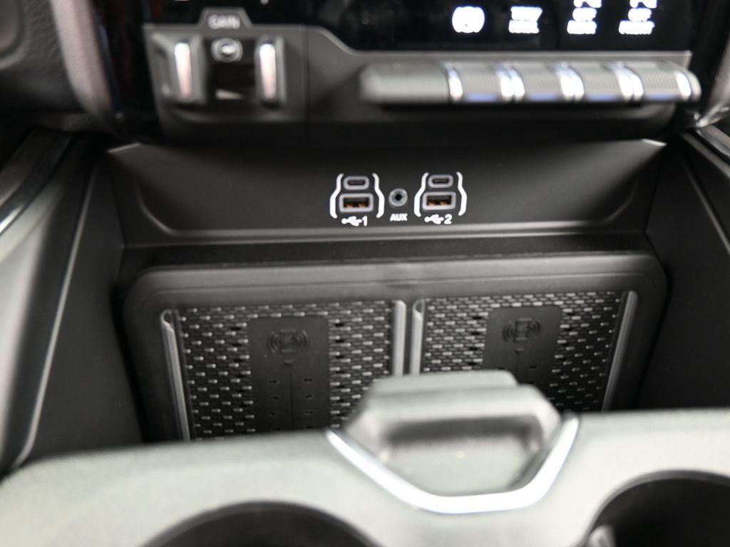 New 2026 Diamond Black Crystal Pearlcoat Ram Laramie image 28