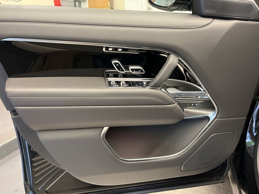 Thumbnail: 2025 Land Rover Range Rover - 11