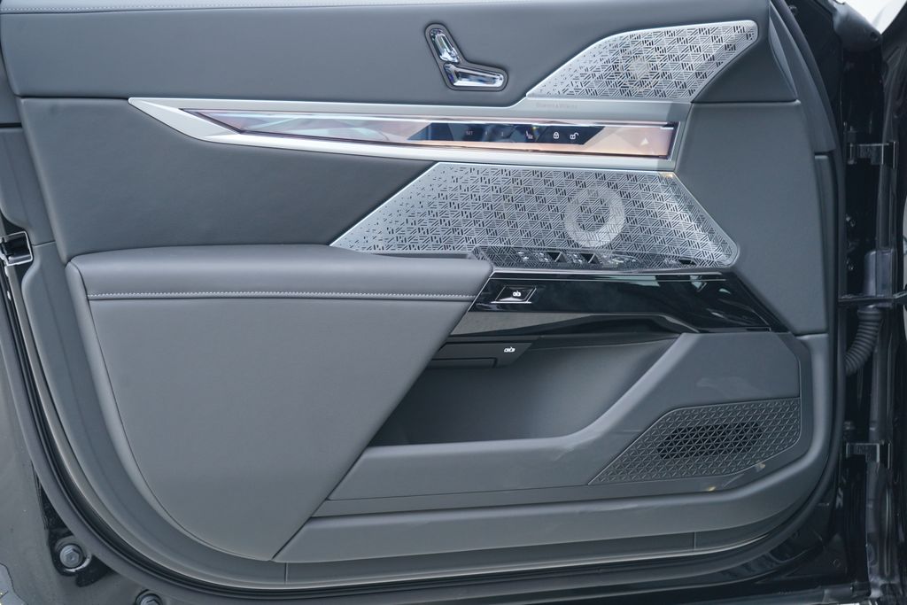 Thumbnail: 2026 BMW i7 - 10