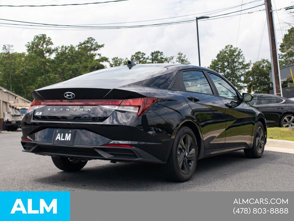 Used 2023 Black Hyundai SEL image 10