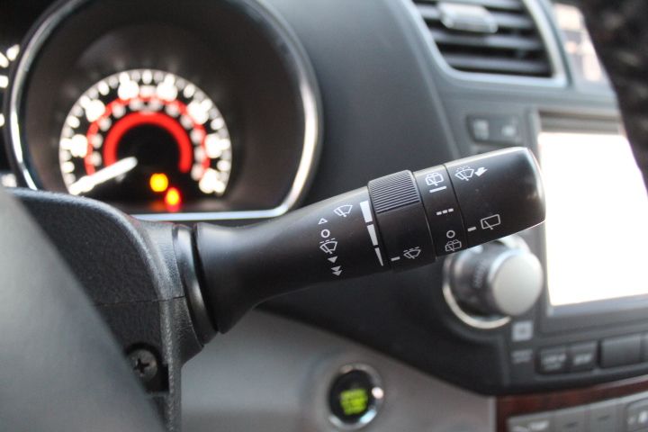 Used Car 2011 Toyota Highlander  Limited For Sale Under $10,000 In Georgetown, Texas