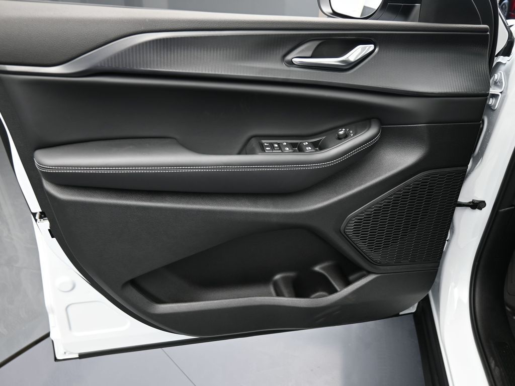 Used 2025 Bright White Clearcoat Jeep Laredo image 3