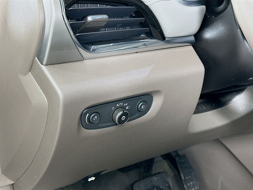 Thumbnail: 2018 Chevrolet Traverse - 10