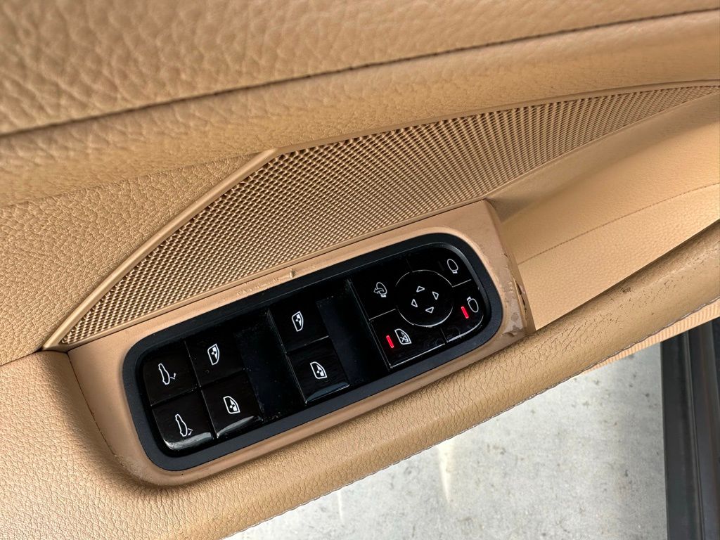 Thumbnail: 2018 Porsche Panamera - 20