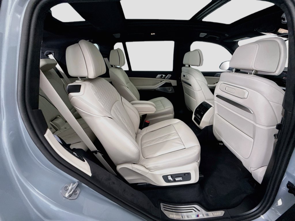 Thumbnail: 2027 BMW X7 - 21