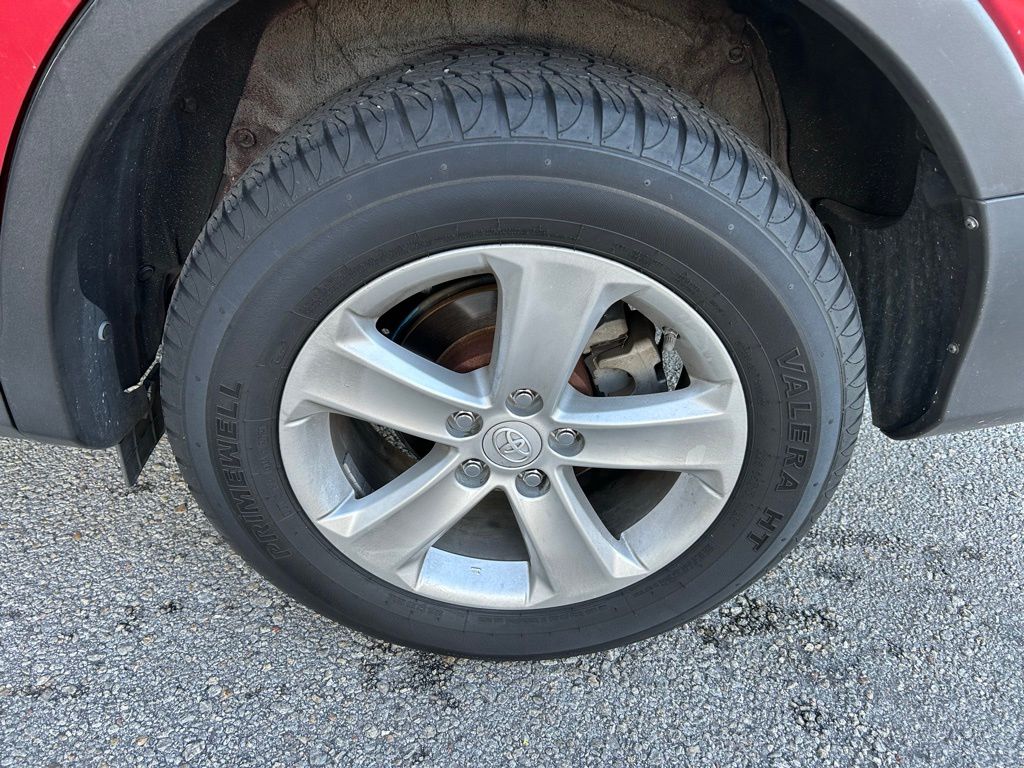 Thumbnail: 2013 Toyota RAV4 - 9