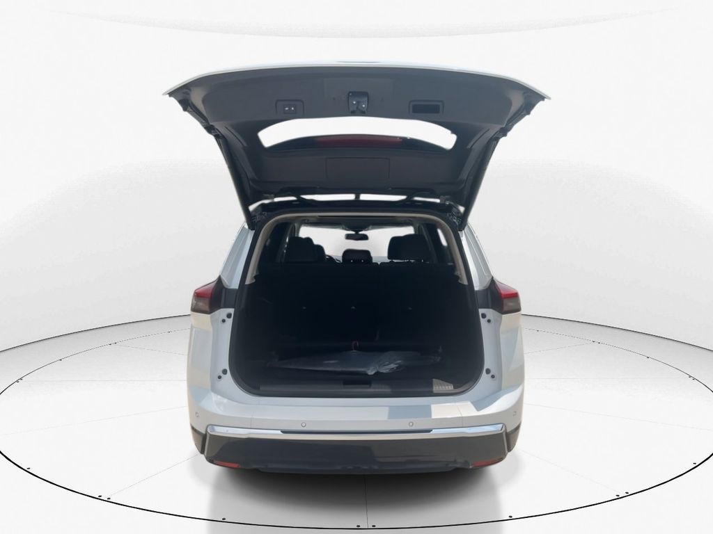 2025 Everest White Pearl/Super Black Nissan Rogue Platinum FWD SUV