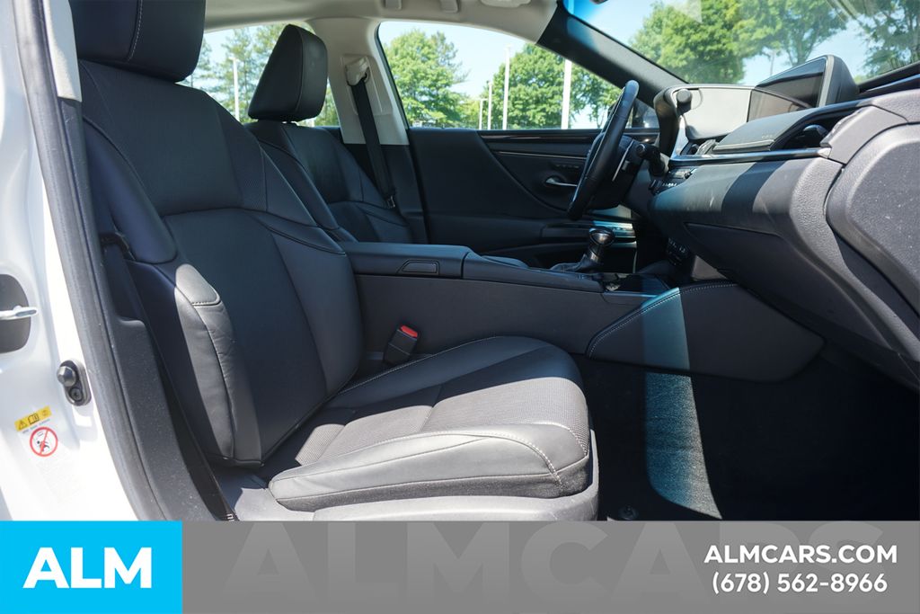 Used 2019 White Lexus 350 image 22