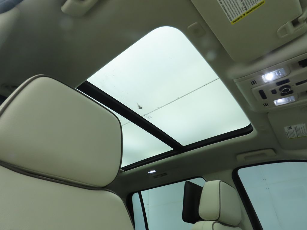 Thumbnail: 2023 GMC Yukon XL - 14