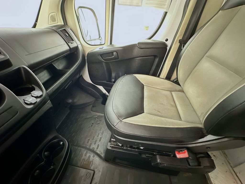 RamProMaster 2500 Cutaway11