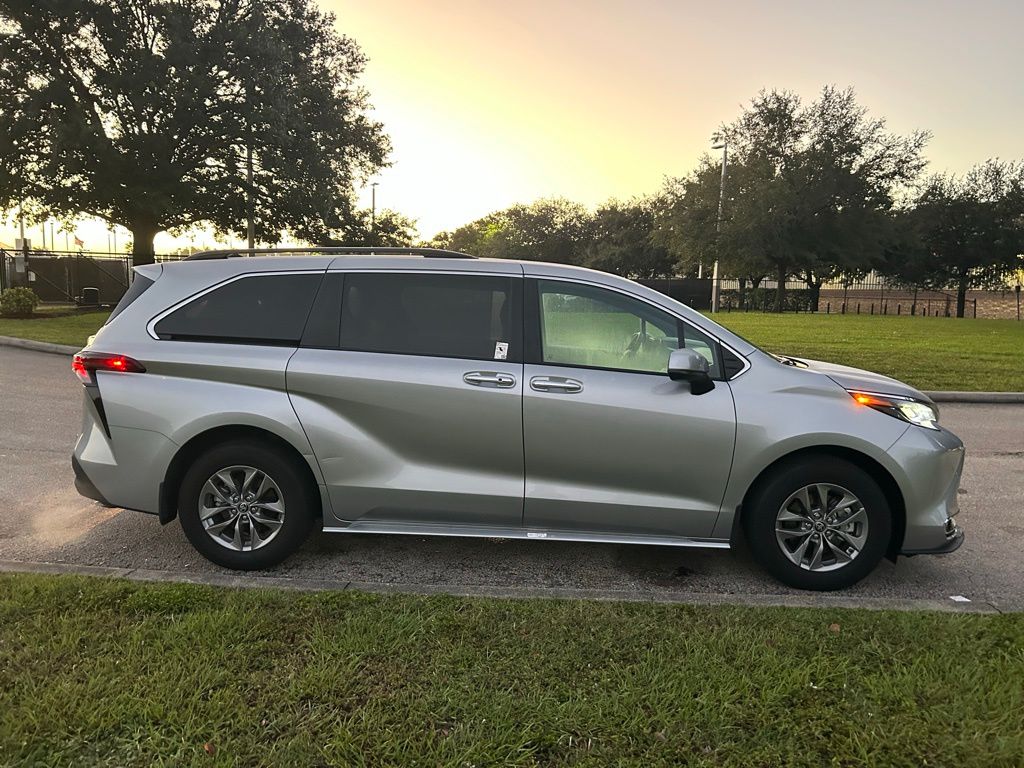 Thumbnail: 2024 Toyota Sienna - 6