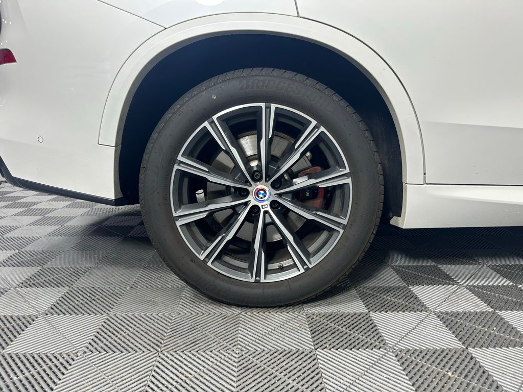 Thumbnail: 2023 BMW X5 - 11