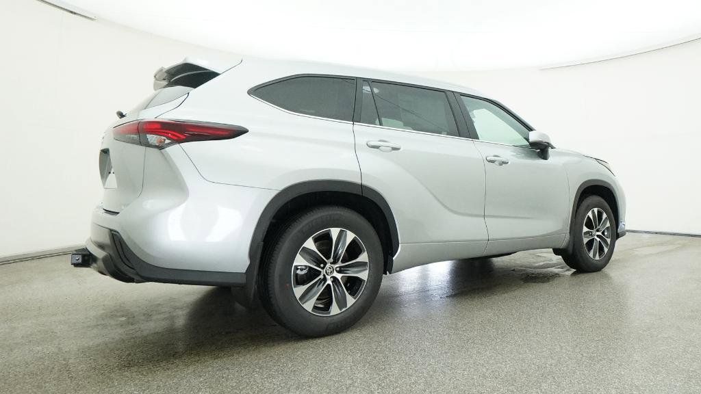Thumbnail: 2025 Toyota Highlander - 16
