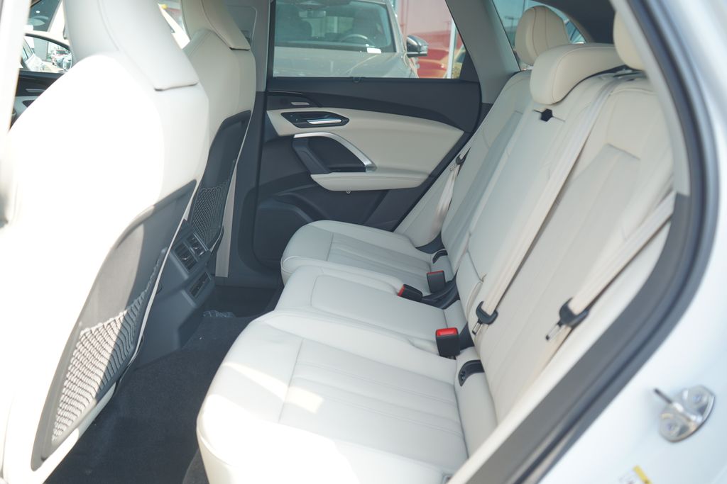 Thumbnail: 2025 Audi Q5 - 7