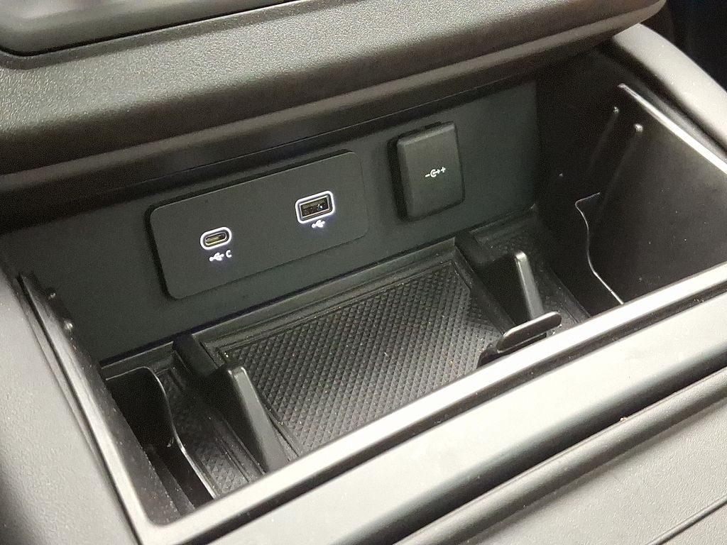 Thumbnail: 2023 Land Rover Defender - 27