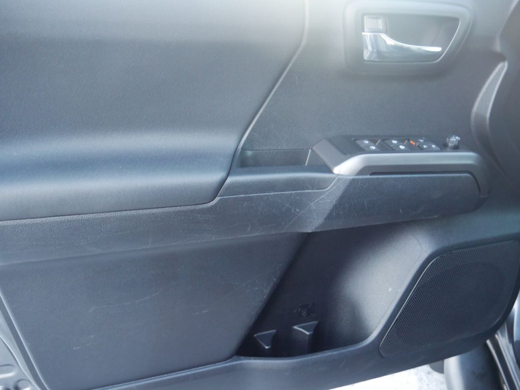 Thumbnail: 2021 Toyota Tacoma - 15