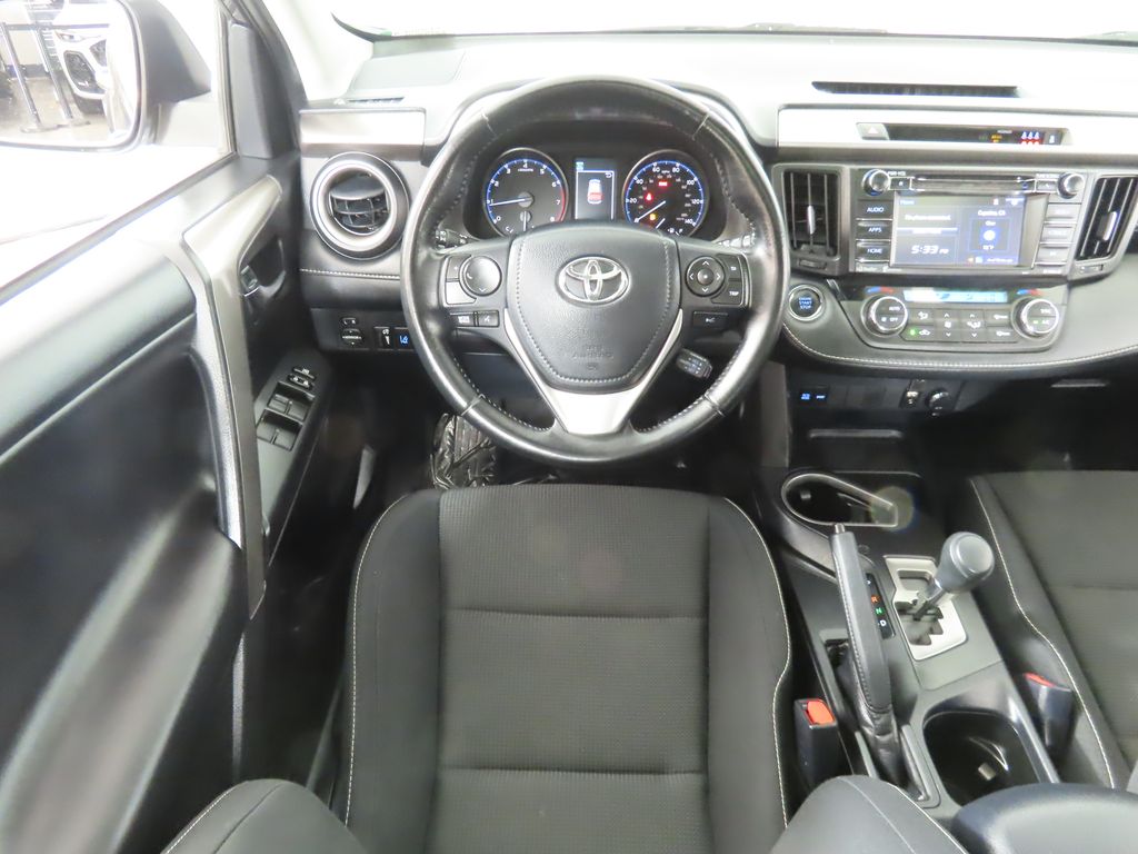 Thumbnail: 2018 Toyota RAV4 - 12