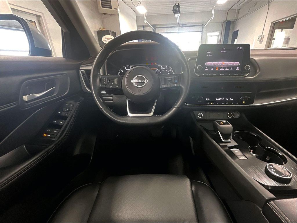 2023 Nissan Rogue — photo 17