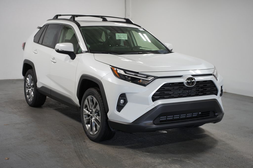 2025 Toyota RAV4 XLE Premium 3