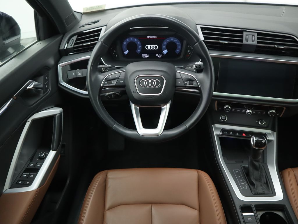 Thumbnail: 2021 Audi Q3 - 10