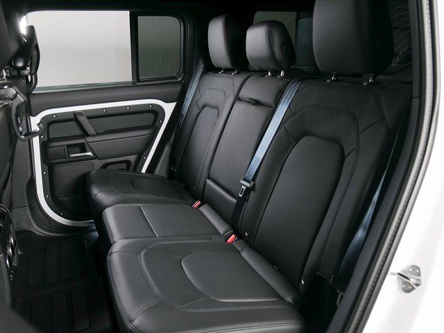 New 2026 White Land Rover X-Dynamic SE image 5