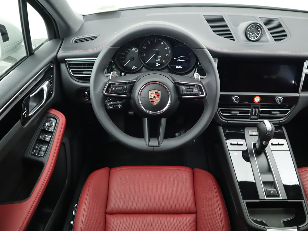 Thumbnail: 2025 Porsche Macan - 13