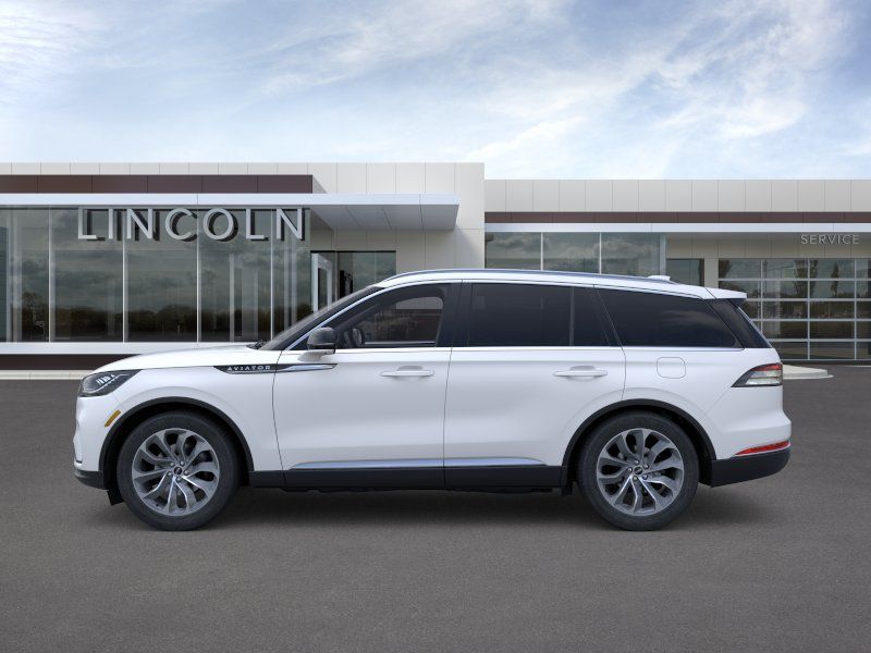 New 2026 White Lincoln Reserve image 3