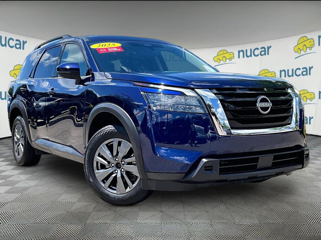 2025 Nissan Pathfinder — photo 1