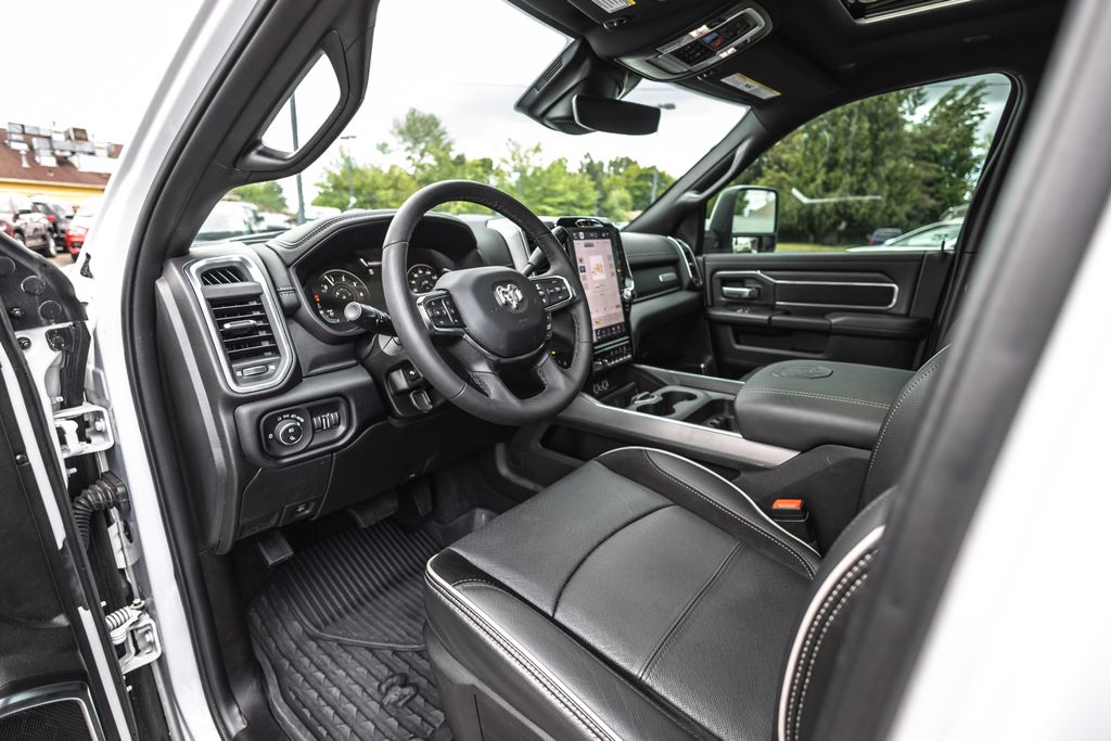 2025 Ram 3500 Laramie thumbnail 23