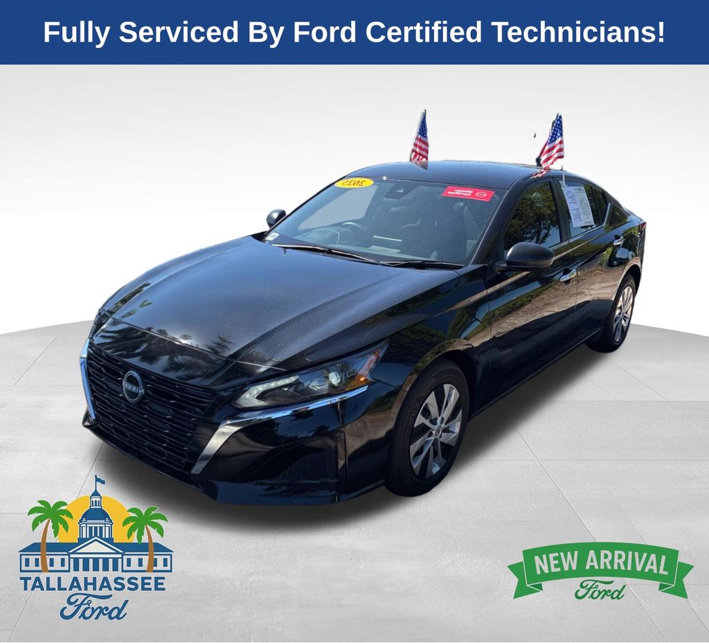 Super Black Clearcoat 2025 Nissan Altima 2.5 S FWD Sedan Front-Wheel Drive Continuously Variable Transmission