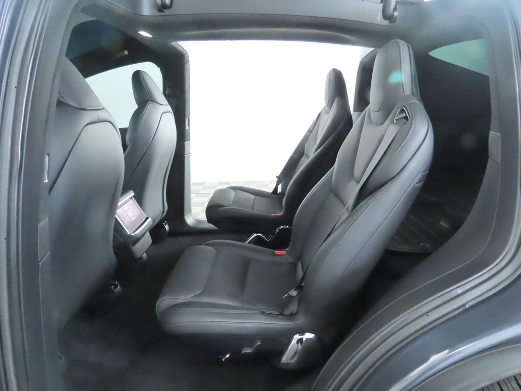 2022 Tesla Model X  29