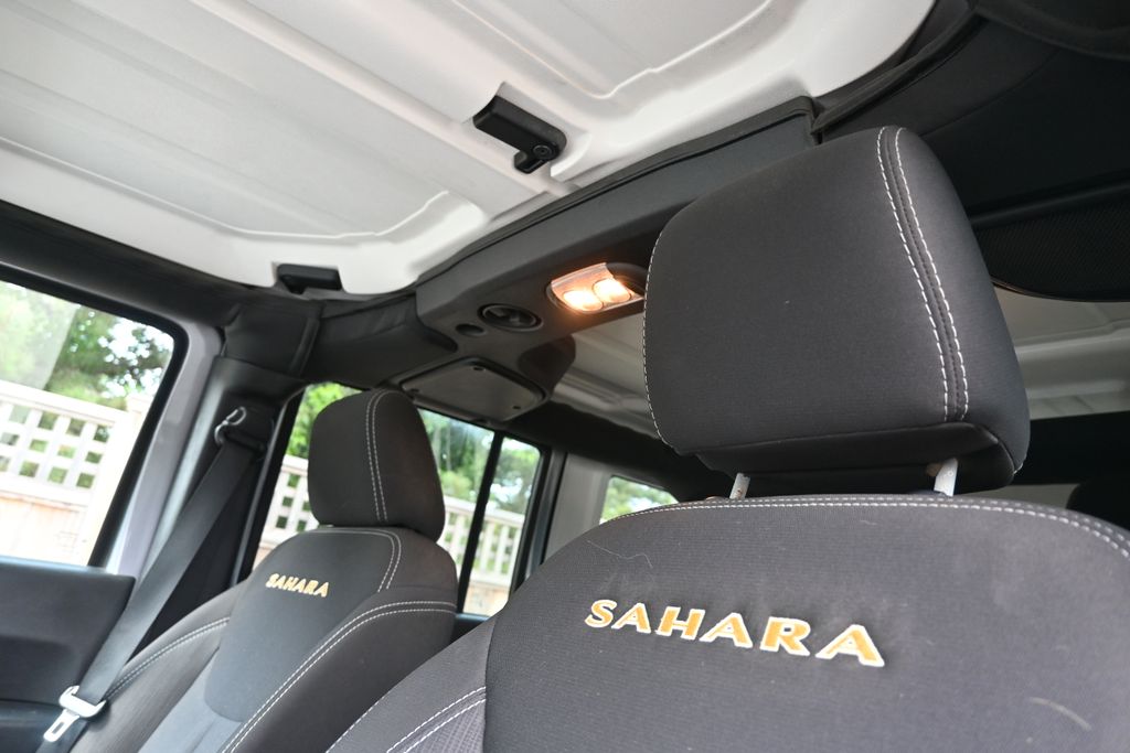 Thumbnail: 2015 Jeep Wrangler - 9