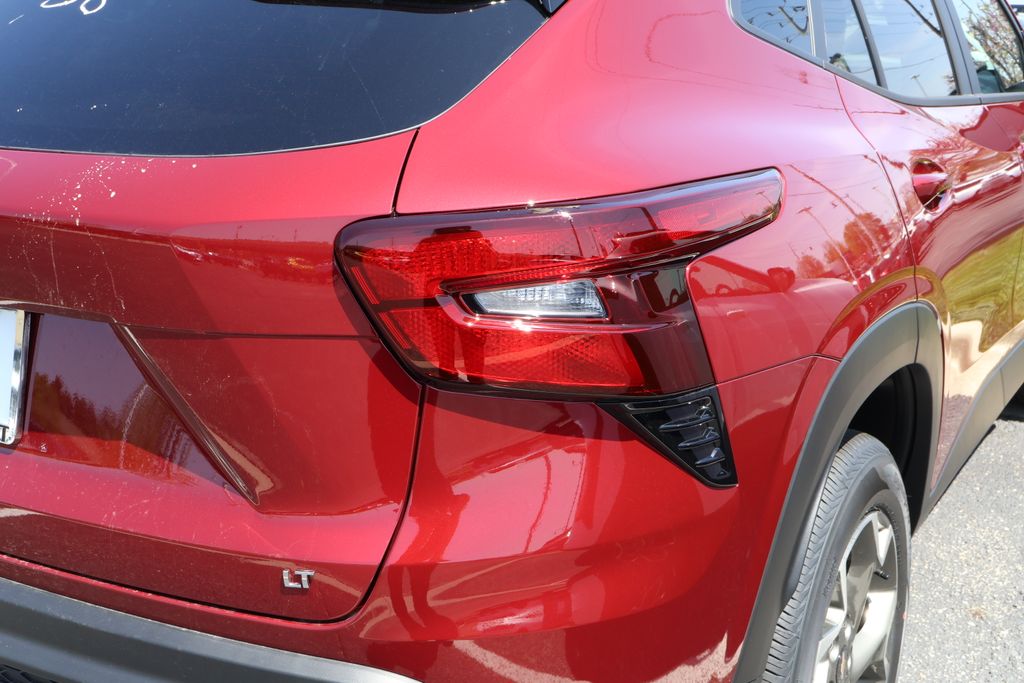 2025 Chevrolet Trax LT 8