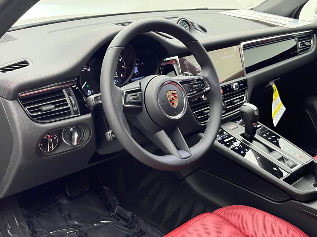 Thumbnail: 2025 Porsche Macan - 4