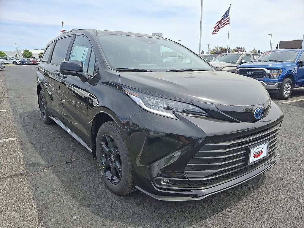 2025 Toyota Sienna L 2