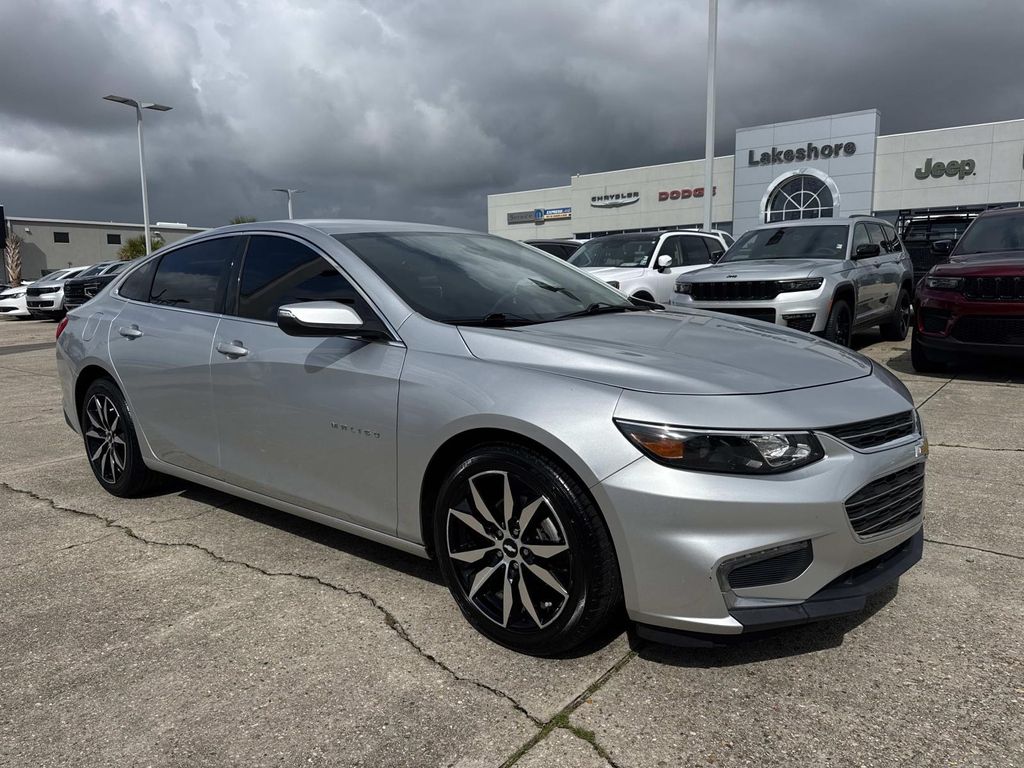 Silver Ice Metallic 2018 Chevrolet Malibu Sedan Front-Wheel Drive 6-Speed Automatic