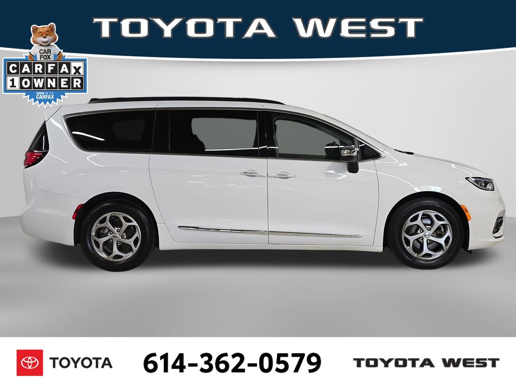 Used 2023 White Chrysler Limited image 4