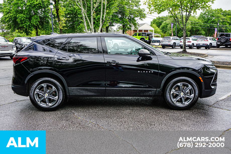 Used 2025 Black Chevrolet LT image 9