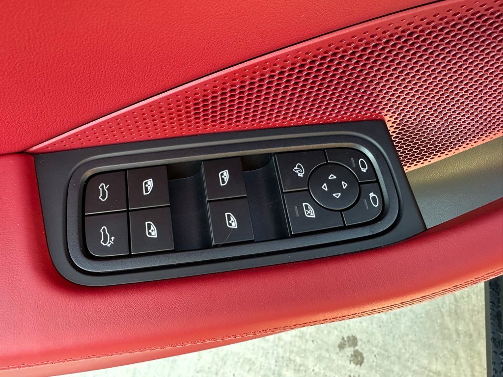 Thumbnail: 2025 Porsche Macan - 20