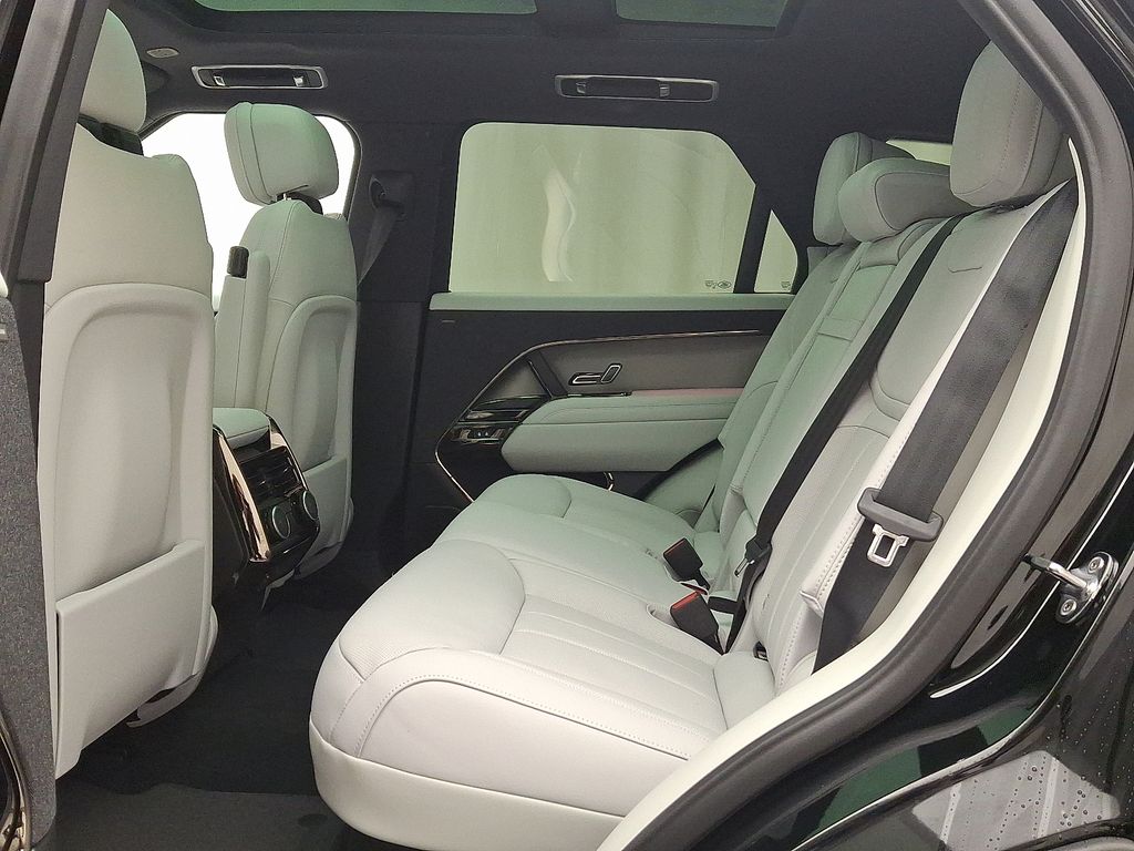 Thumbnail: 2026 Land Rover Range Rover Sport - 6