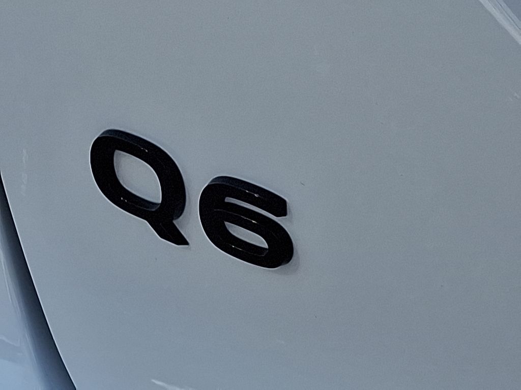 Thumbnail: 2025 Audi Q6 e-tron - 28