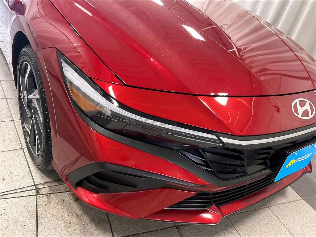 2025 Hyundai Elantra — photo 31