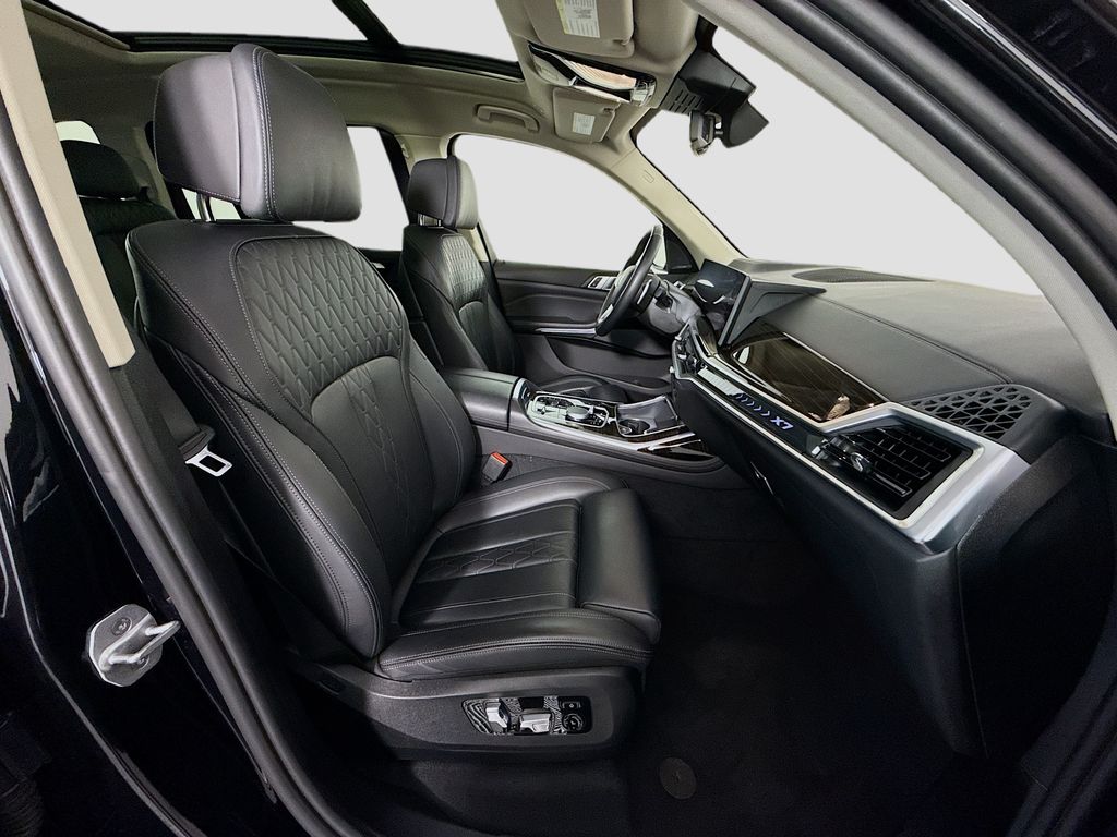 Thumbnail: 2023 BMW X7 - 21