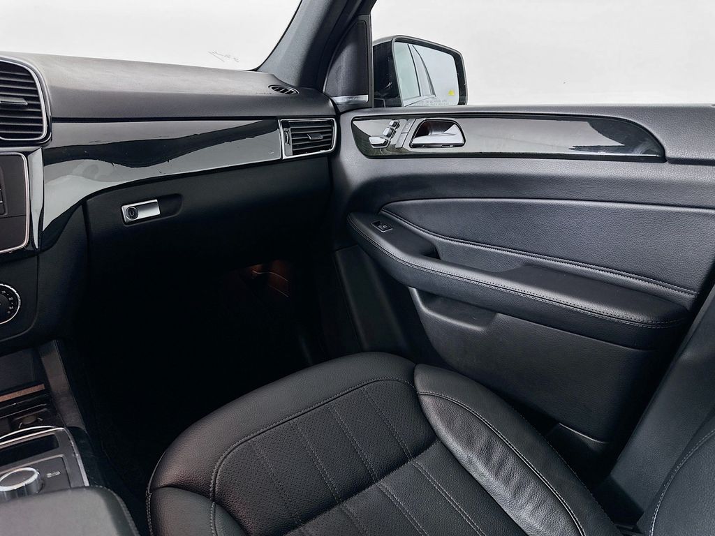 Thumbnail: 2018 Mercedes-Benz GLE - 25