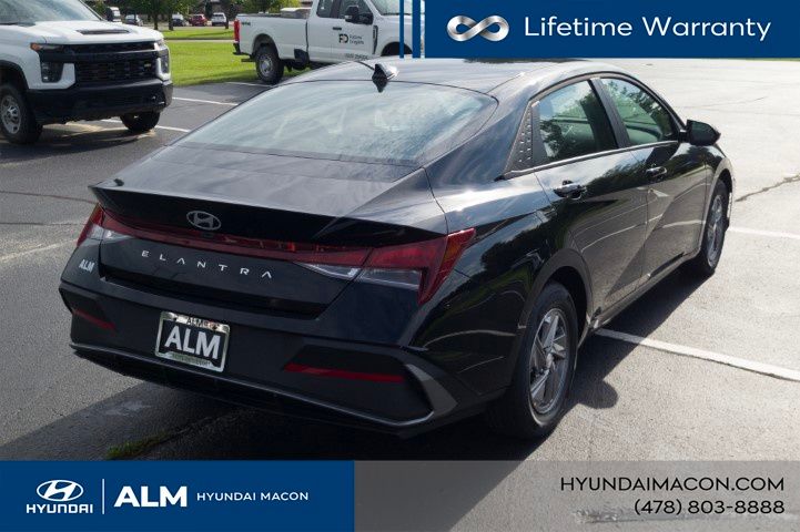 New 2026 Black Hyundai SE image 6