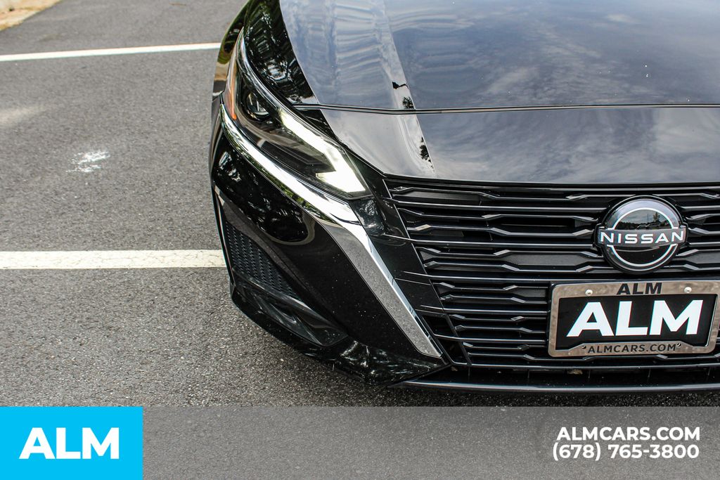 Used 2025 Black Nissan 2.5 SV image 11